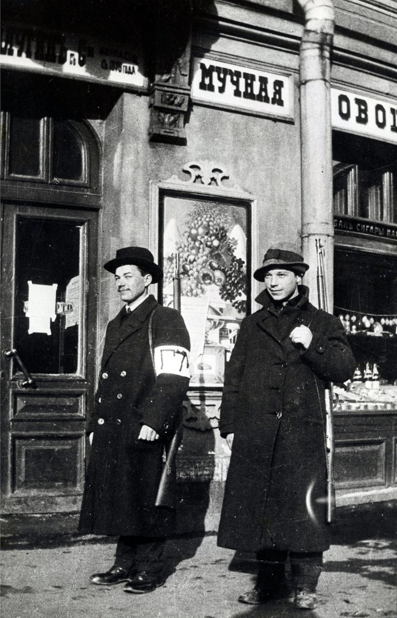 Stadtmiliz auf dem Kamennoostrovsky Prospekt in Petrograd, 1917 von Russian Photographer
