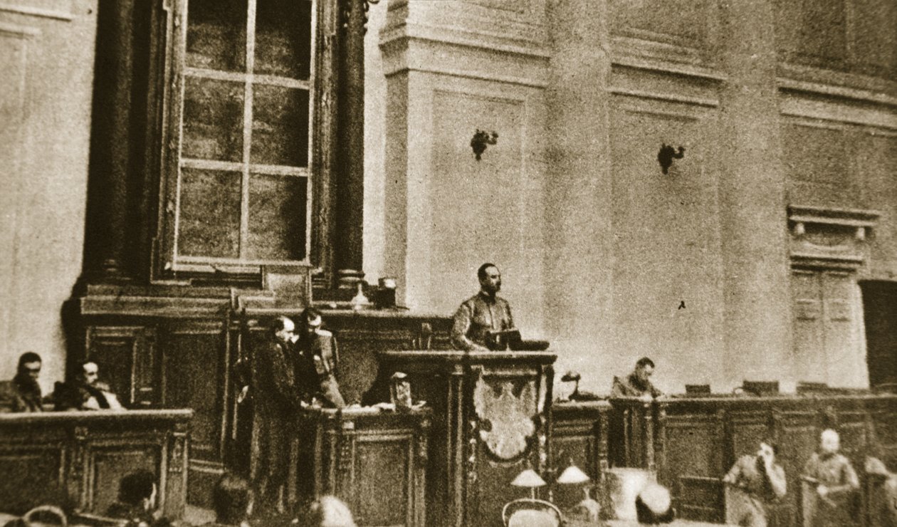 Erste Sitzung der Sowjet-Duma, 1917 (Sepia-Foto) von Russian Photographer