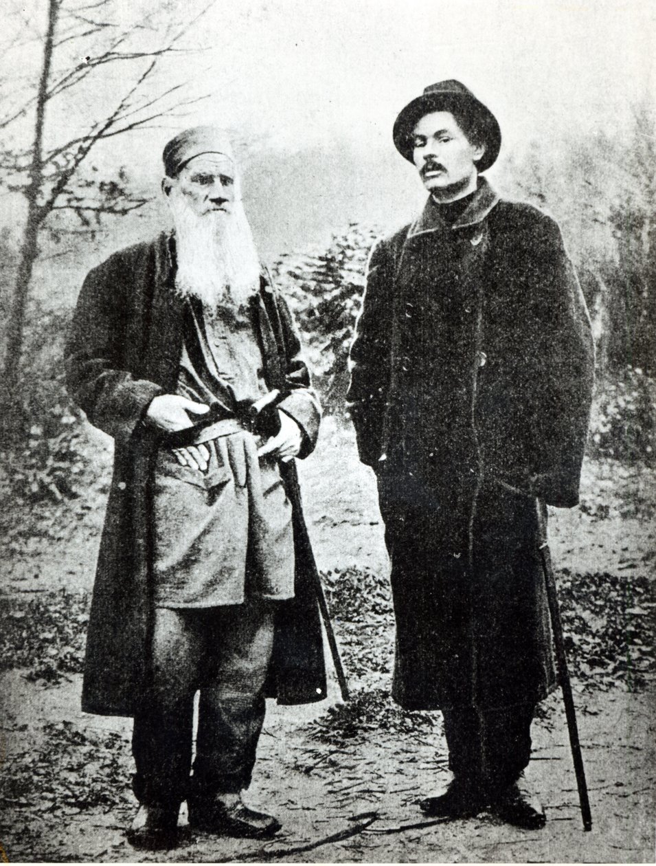 Maxim Gorki (Aleksei Maksimovich Peshkov) besucht Lew Tolstoi in Jasnaja Poljana im Jahr 1900 von Russian Photographer