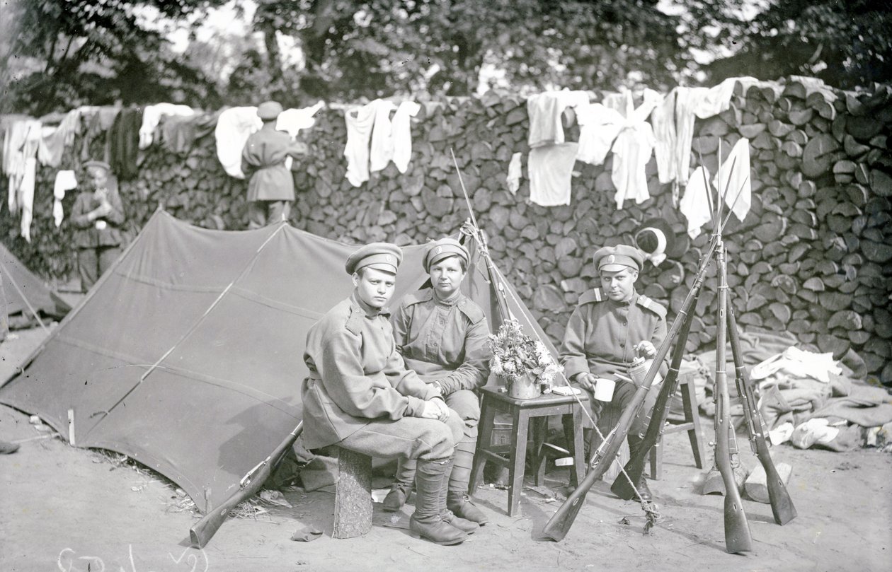 Frauenbataillon, St. Petersburg, 1917 von Russian Photographer