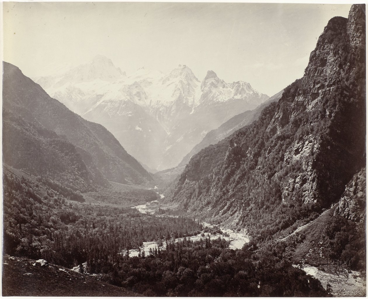 Blick auf ein Tal und die Gipfel des Srikanta, Indien von Samuel Bourne (signed by artist)