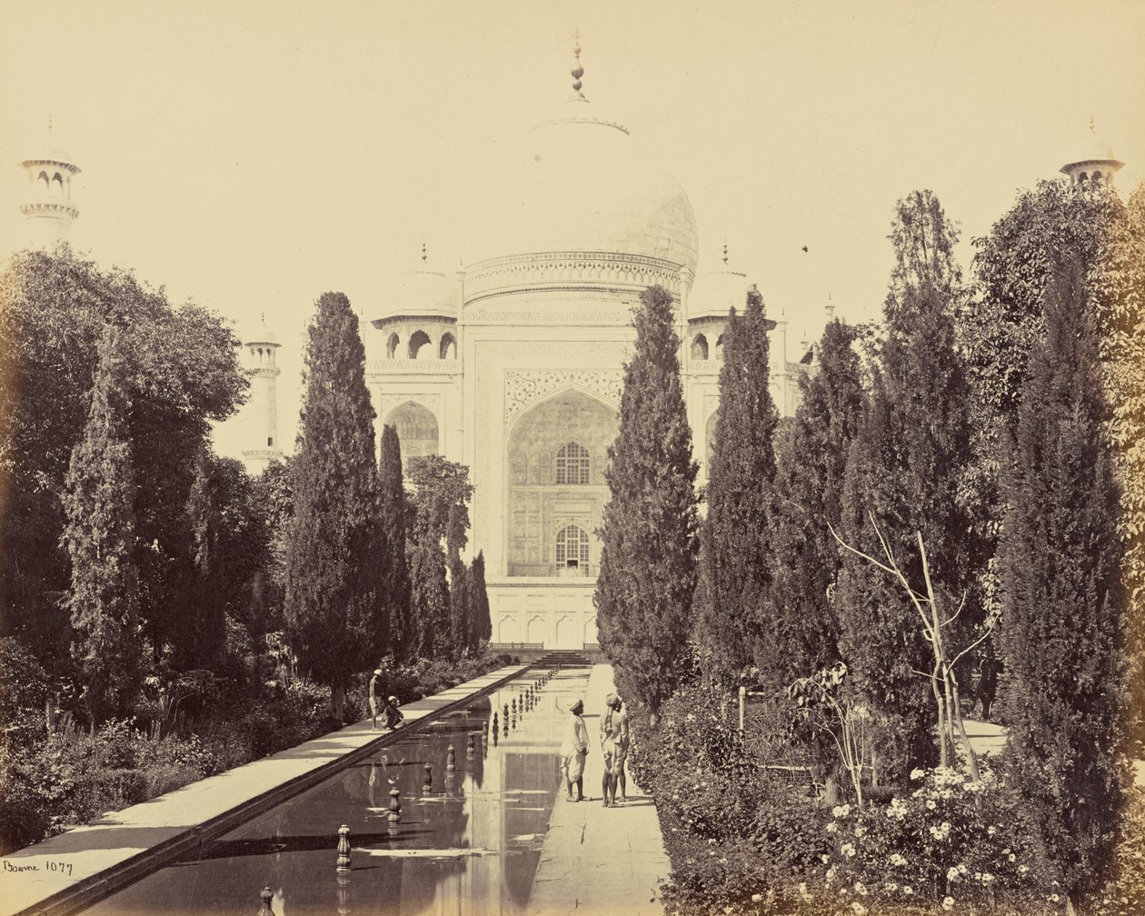 Agra: Das Taj Mahal, vom Springbrunnen aus gesehen von Samuel Bourne