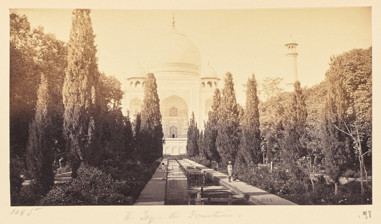 Agra; das Taj Mahal, vom Brunnen aus gesehen von Samuel Bourne