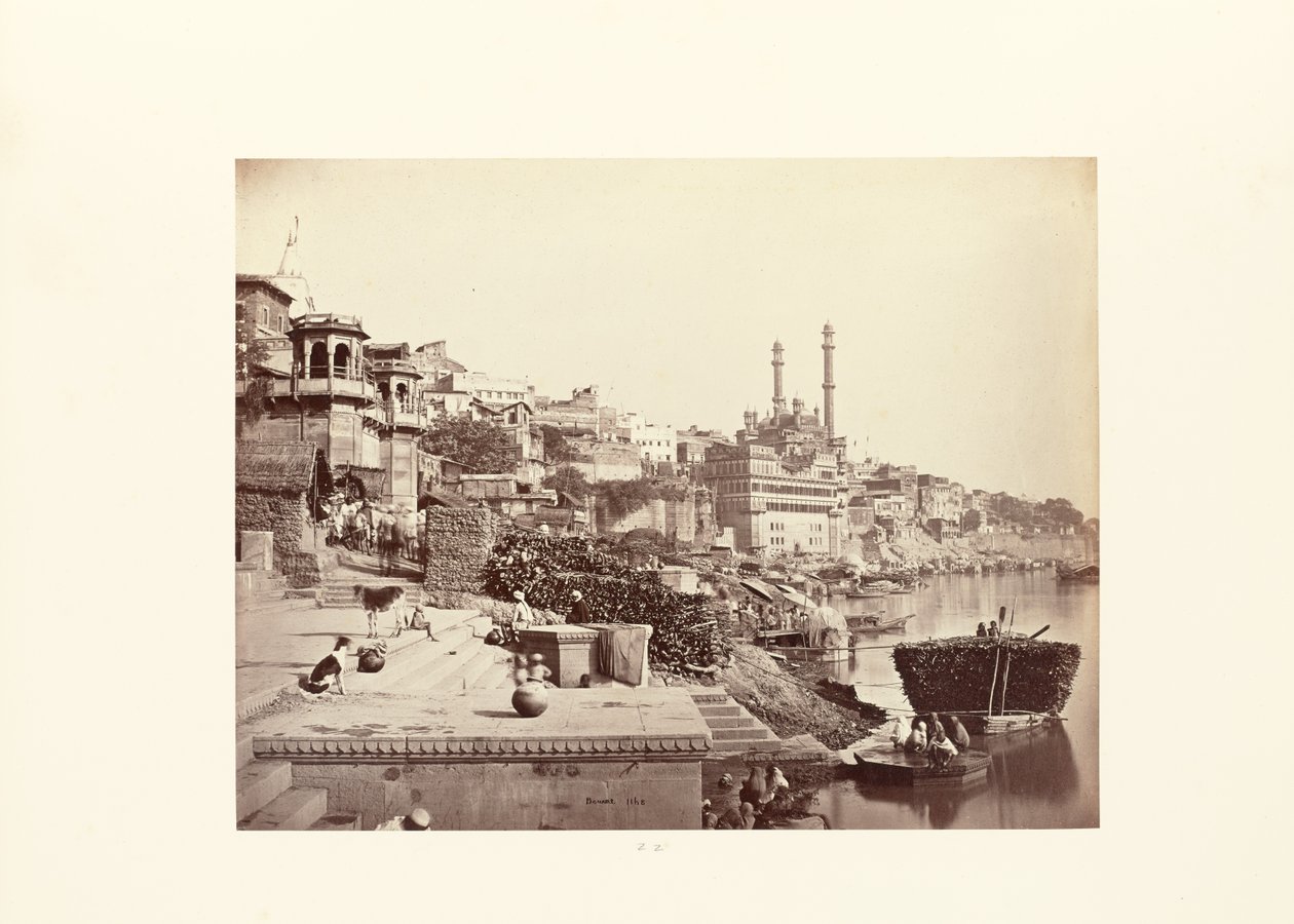 Benares; Die Große Moschee von Arungzebe und angrenzende Ghats von Samuel Bourne