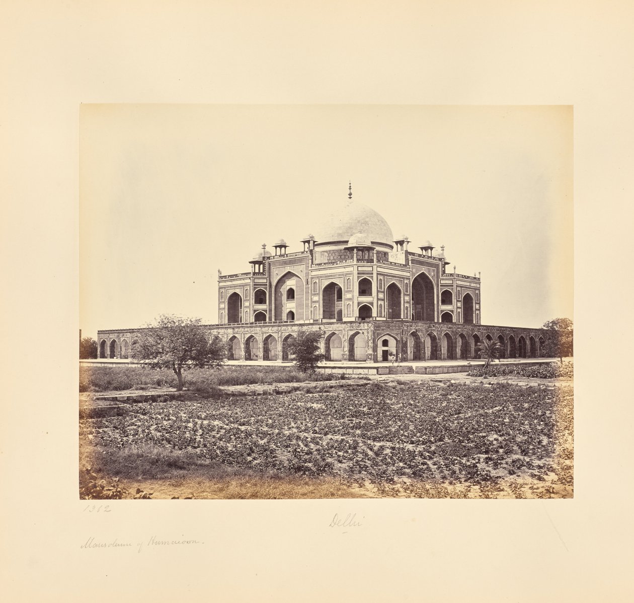 Delhi; das Mausoleum des Kaisers Humayun von Samuel Bourne