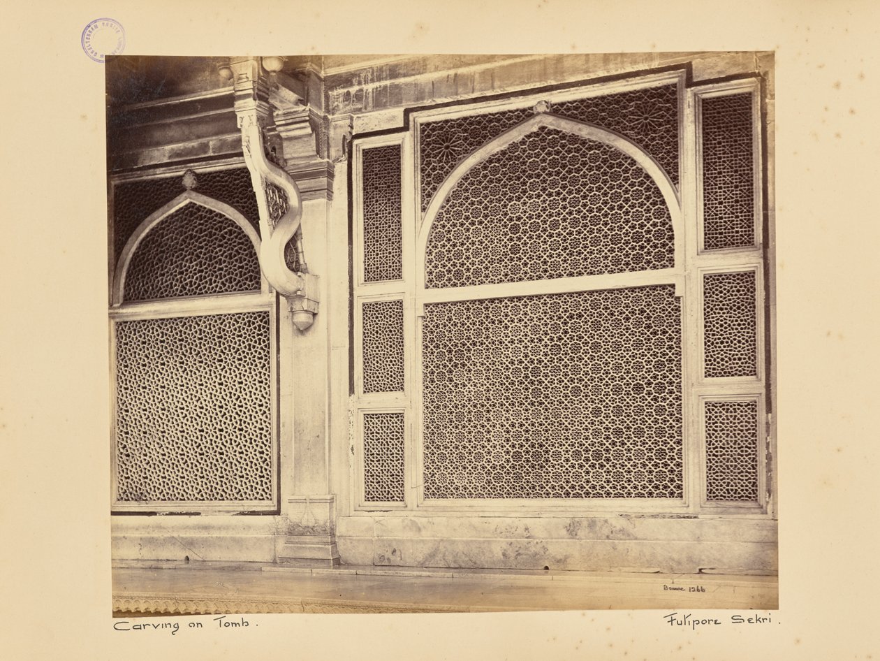 Fatehpur Sikri; zwei der marmornen Gitter im Grabmal von Scheich Salim Chishti von Samuel Bourne