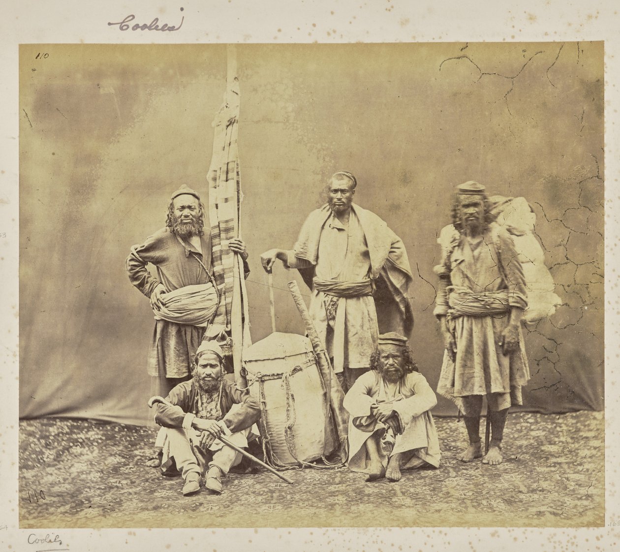 Bergarbeiter in Shimla mit Khiltas und Dandy von Samuel Bourne