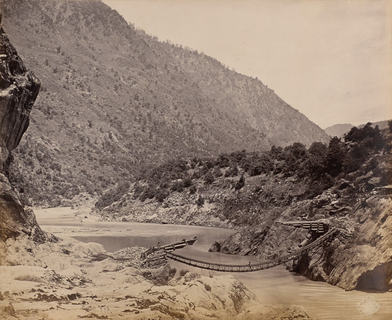 Seilbrücke bei Kistwar von Samuel Bourne