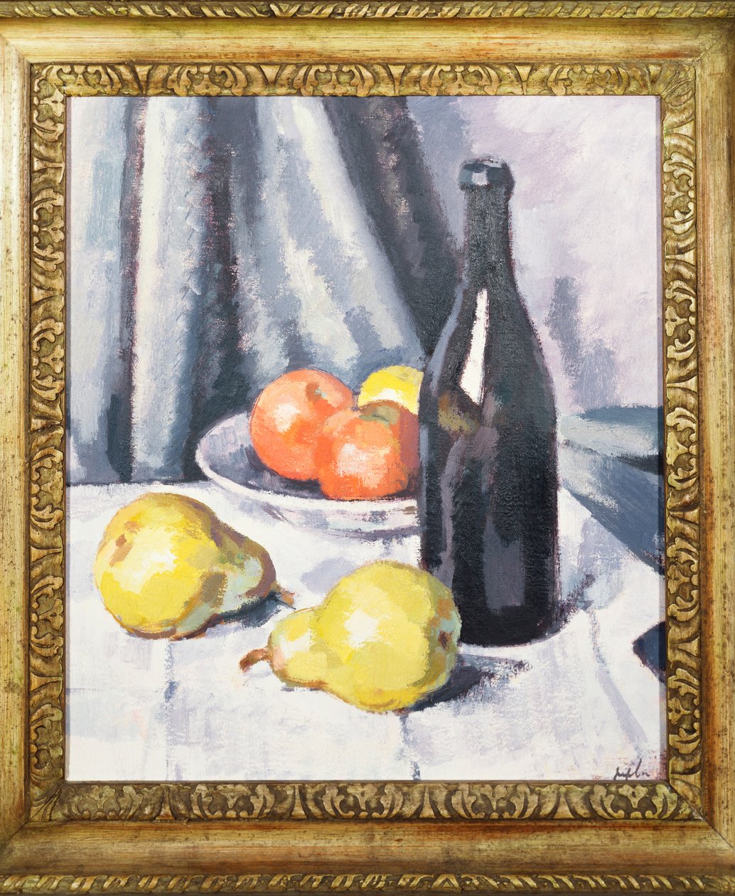 Äpfel, Birnen und eine schwarze Flasche auf einem drapierten Tisch, ca. 1928 von Samuel John Peploe