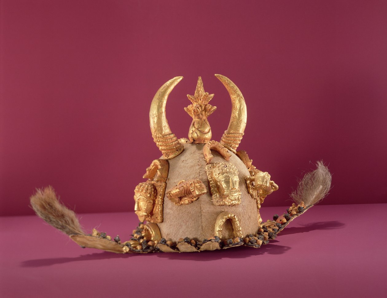 Asante-Helm, getragen von Beamten, aus Ghana von School African