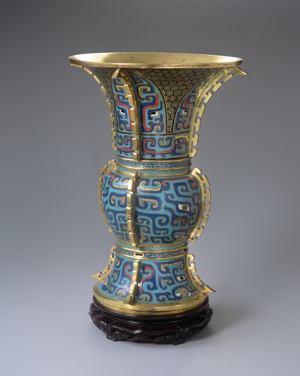 Eine Zun-förmige Vase und Standfuß von School Chinese
