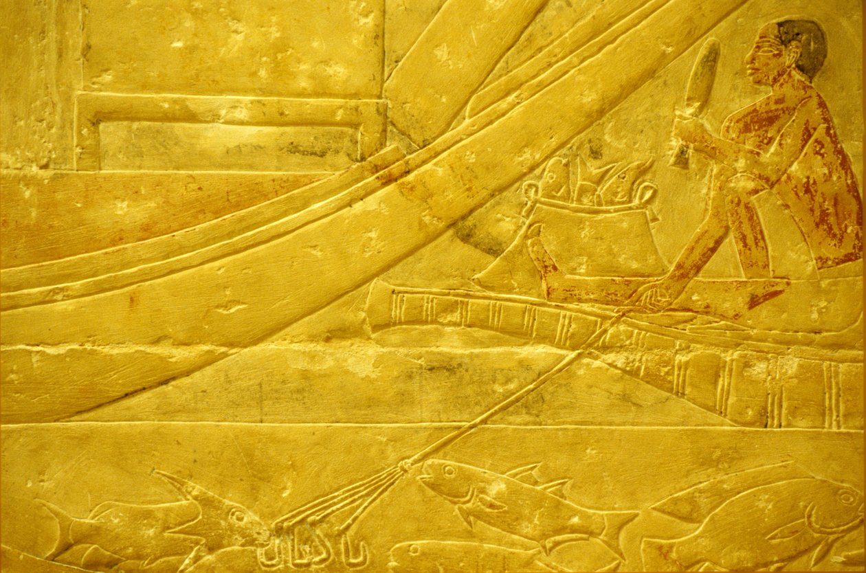 Altes Ägypten, Wandmalerei, Mastaba/Grab des Idout, Saqqara, 2323-2150 v. Chr., Ein Fischer schuppt Fische und hält einen vierzackigen Speer von School Egyptian