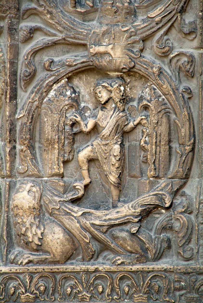 Gotische Kunst: Piedroit des rechten Portals der Westfassade der Basilika Saint Denis, das die Feldarbeit darstellt: Januar. Saint-Denis, Frankreich von School French