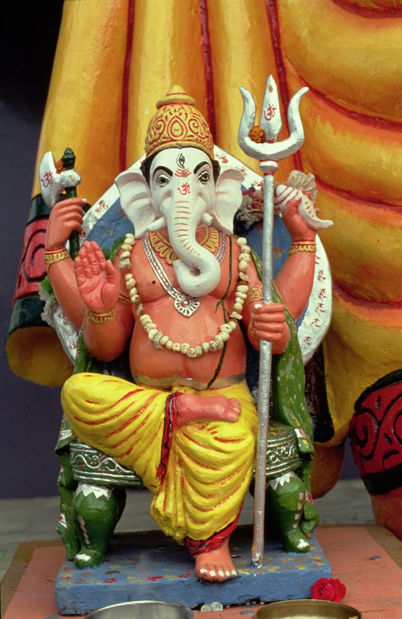 Statue von Ganesh, dem Elefantengott, auf dem Thron von School Indian