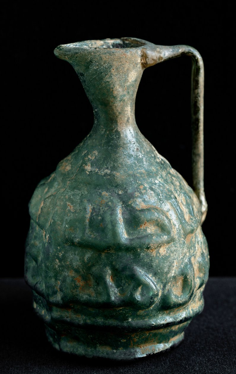 Kleine Glasamphore mit Inschriften. 9.-10. Jahrhundert aus dem Irak. Dim. 8,9 cm Paris, Louvre Museum von School Iraqi