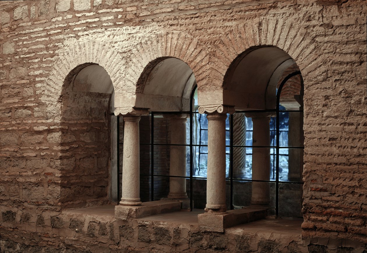 Ansicht des Kreuzgangs der Kirche von Saint Vincent und Saint Anasthasius der Abtei der Drei Brunnen (Tre-Fontane) von School Italian