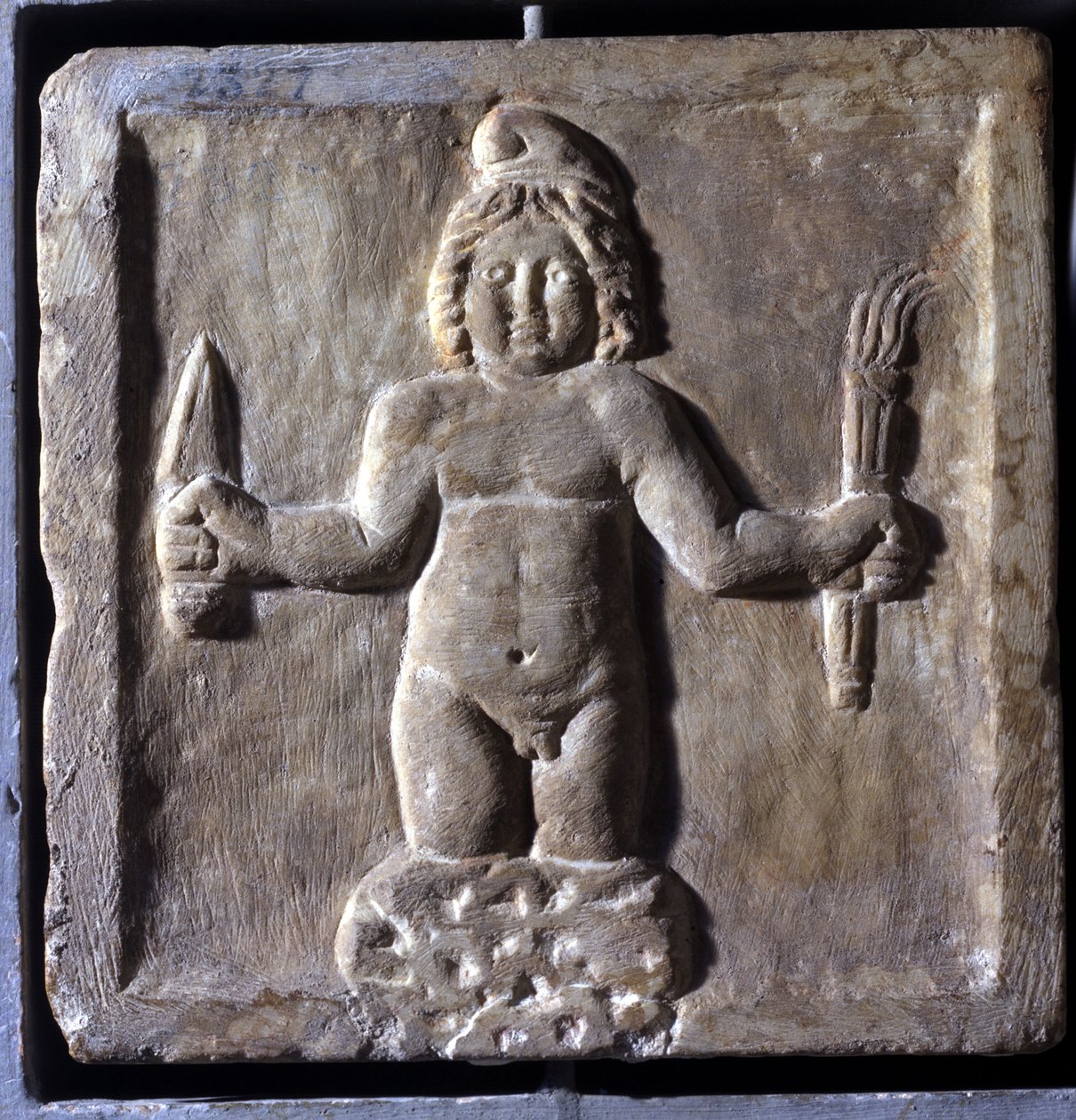 Darstellung von Mitra (oder Mithra), einer iranischen Gottheit, die aus einem Felsen geboren wurde. Flachrelief. Er wird dargestellt, wie er eine Mahlzeit mit Sol teilt. Konservatorenpalast, Rom. von School Persian
