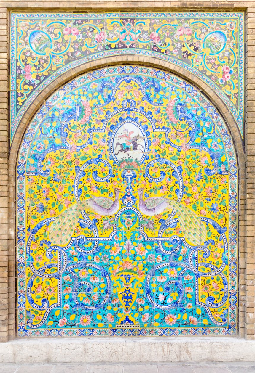 Fliesenarbeiten im Golestan-Palast, Teheran, Iran von School Qajar