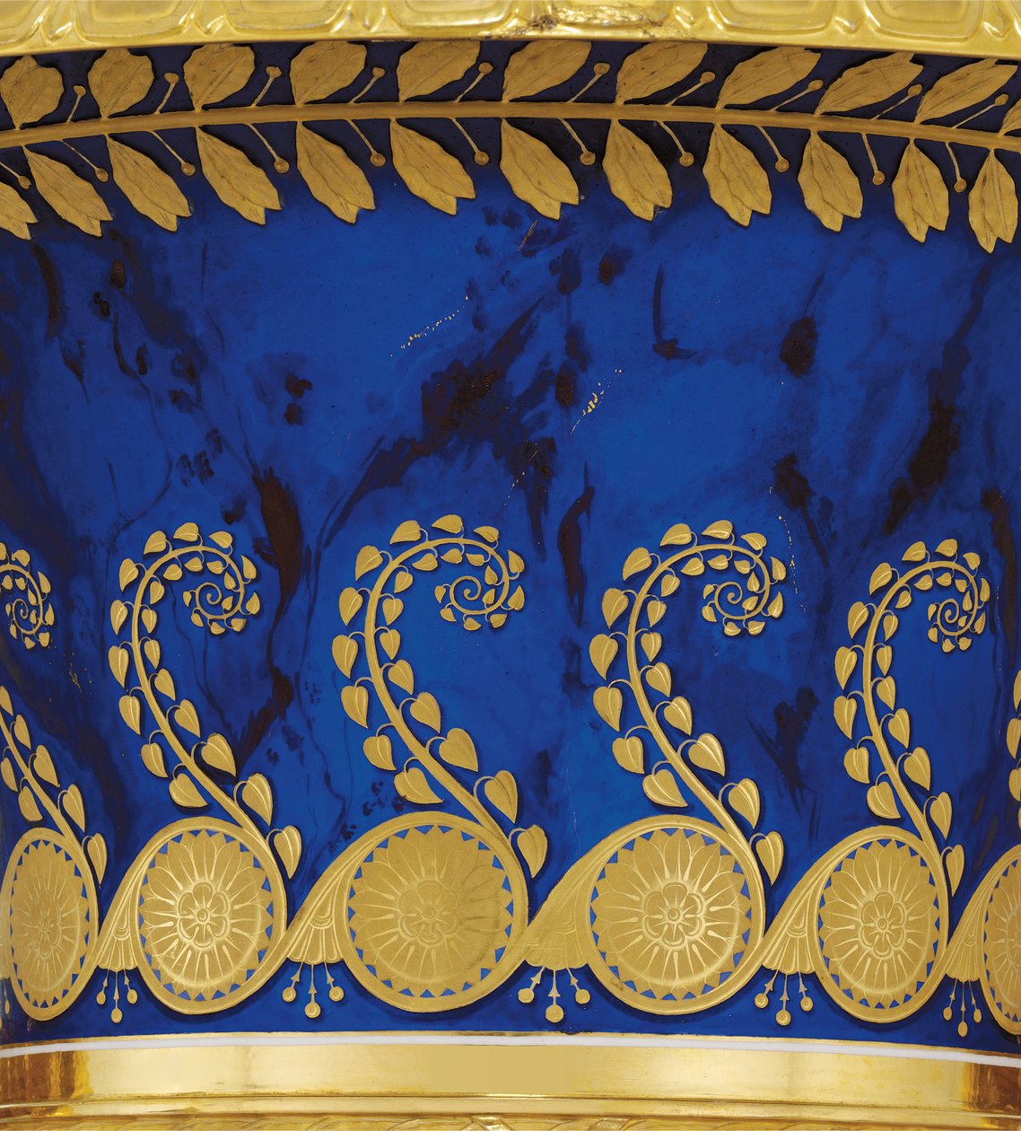 Detail eines zweihandigen Porzellan- und Blattgold-Vase, hergestellt von der Kaiserlichen Porzellanmanufaktur im Jahr 1833 von School Russian