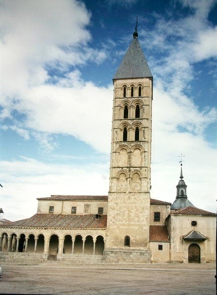 Außenansicht der Kirche San Esteban von School Spanish
