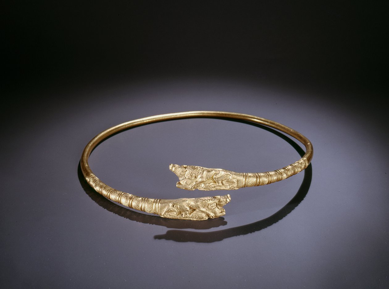 Torque mit Löwen, die an den Enden Eber angreifen (Gold) von Scythian