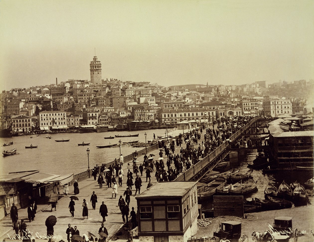 Galata-Brücke über das Goldene Horn, Istanbul, ca. 1890 von Sebah and Joaillier