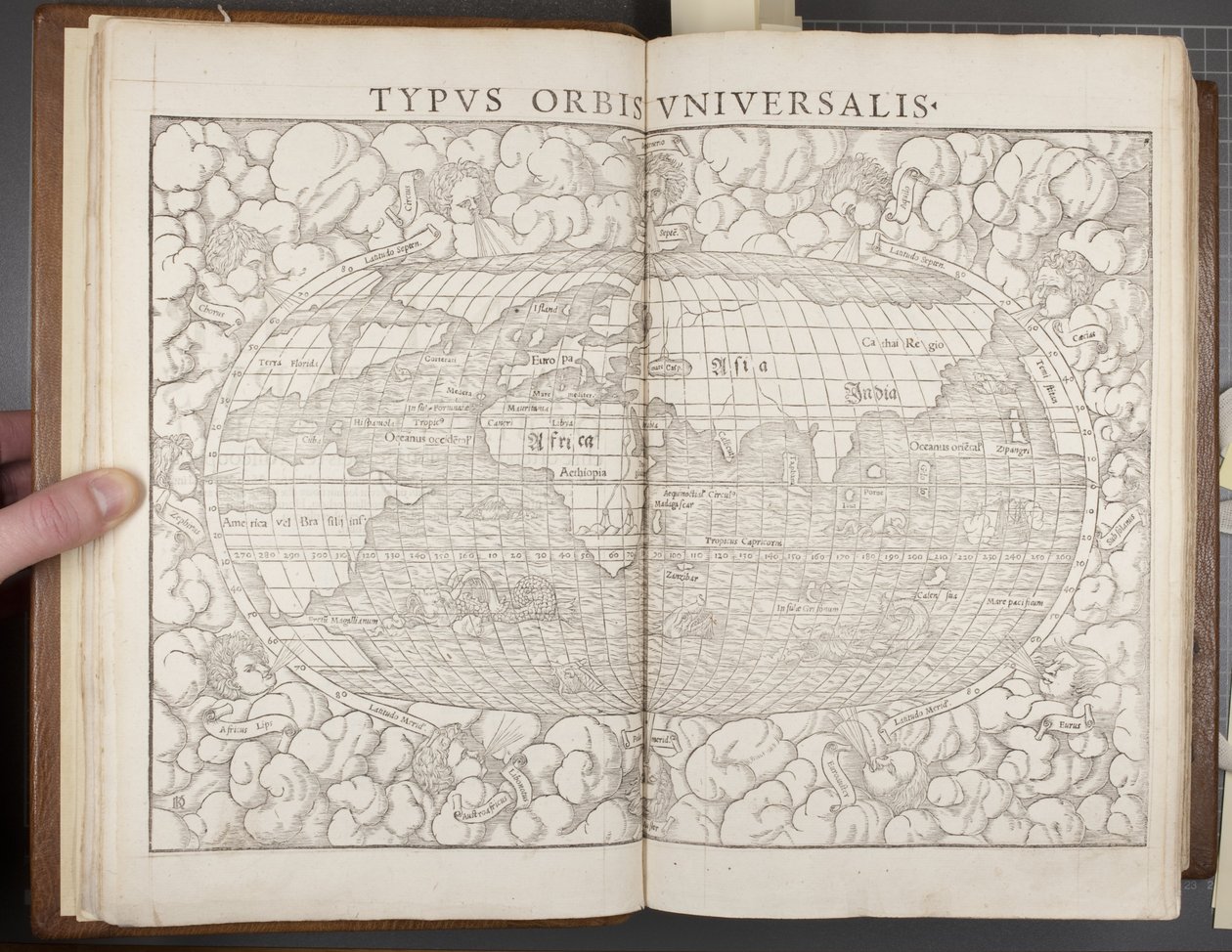 Globus, aus Cosmographia, 1544 von Sebastian Munster