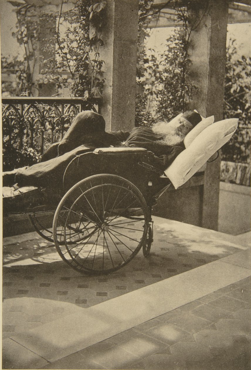 Russischer Autor Leo Tolstoi erholt sich in Gaspra, Krim, Russland, 1902 von Sophia Andreevna Tolstaya