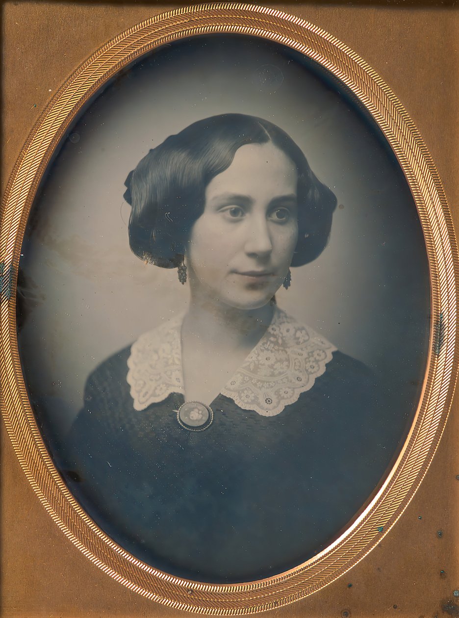 Junge Frau mit Spitzenkragen und Brosche, 1850er Jahre von Southworth and Hawes.