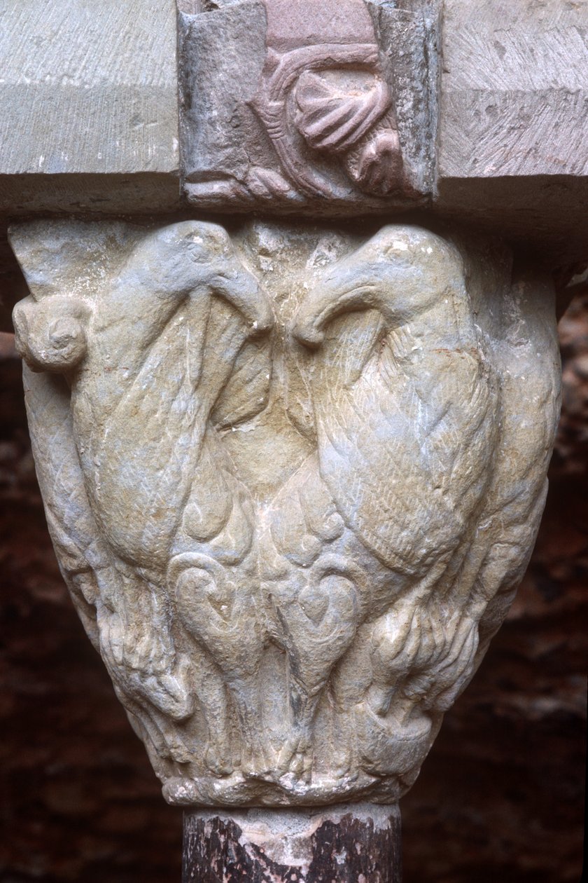 Detail eines Arkadenkapitells mit Skulptur von zwei Vögeln von Spanish School
