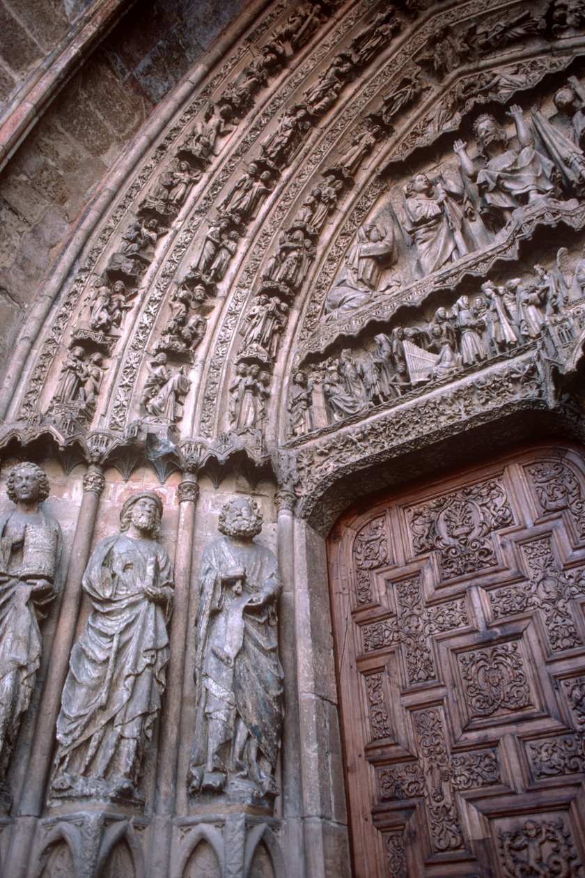 Jamb-Skulpturen des zentralen Portals an der Westfassade von Spanish School
