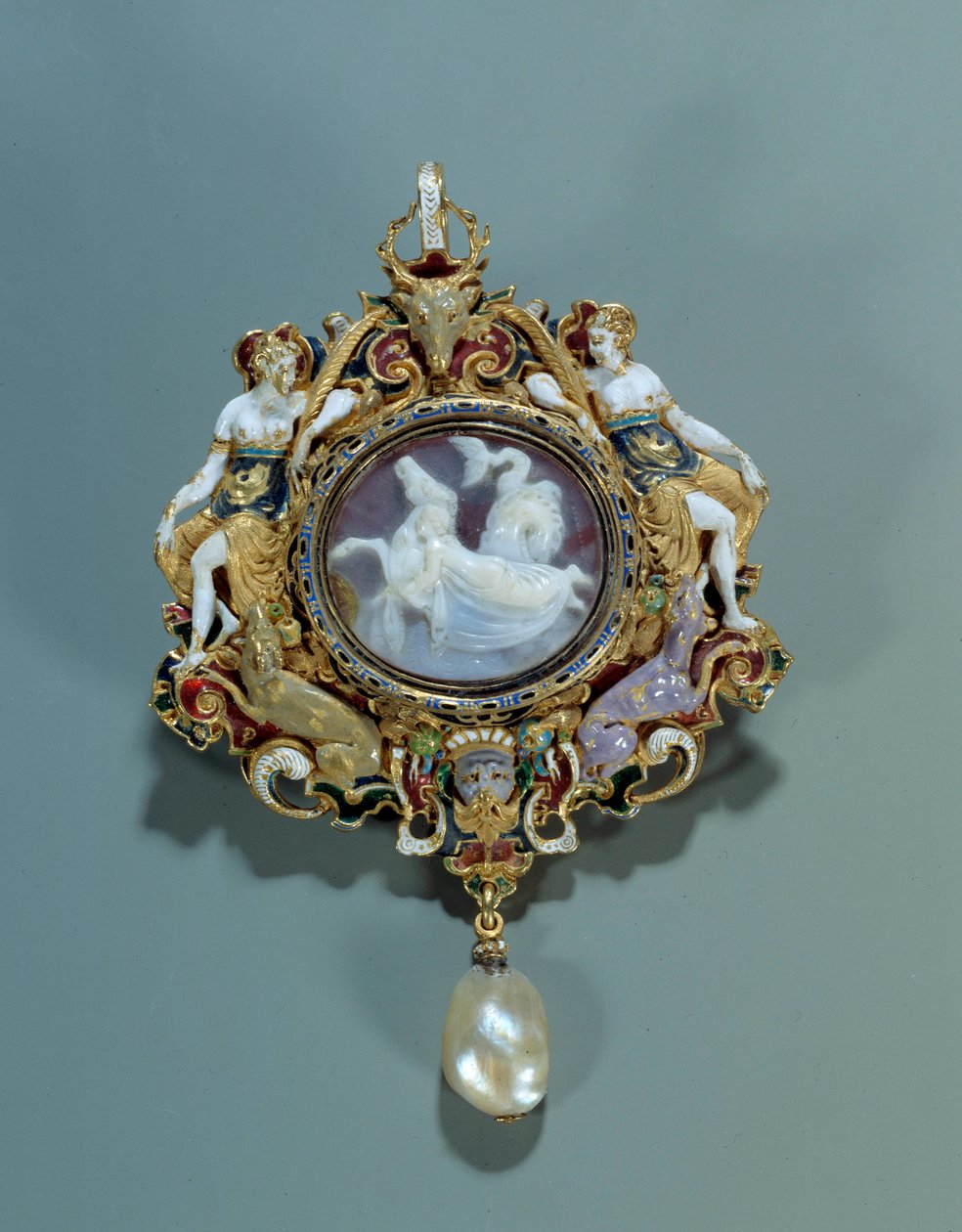 Schmuck: Anhänger aus Emaille auf Gold mit einem Kamee. 1550-1575. Paris, Louvre Museum von Spanish School