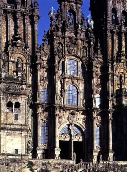 Ansicht der Westfassade (Fachada del Obradoiro) entworfen von Fernando Casas y Novoa von Spanish School
