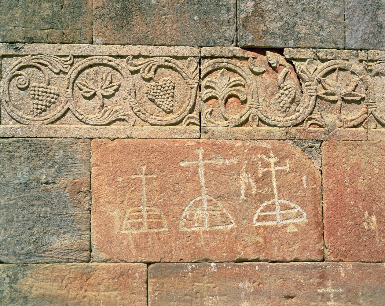 Detail eines Frieses von der Fassade, Santa Maria de Lara, Quintanilla de las Vinas von Spanish School Spanish School