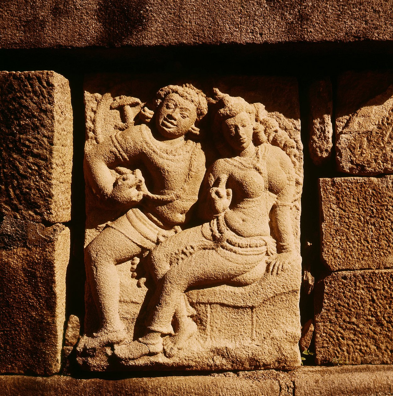 Relief eines Mithuna-Paares in Isurumuniya von Sri Lankan School