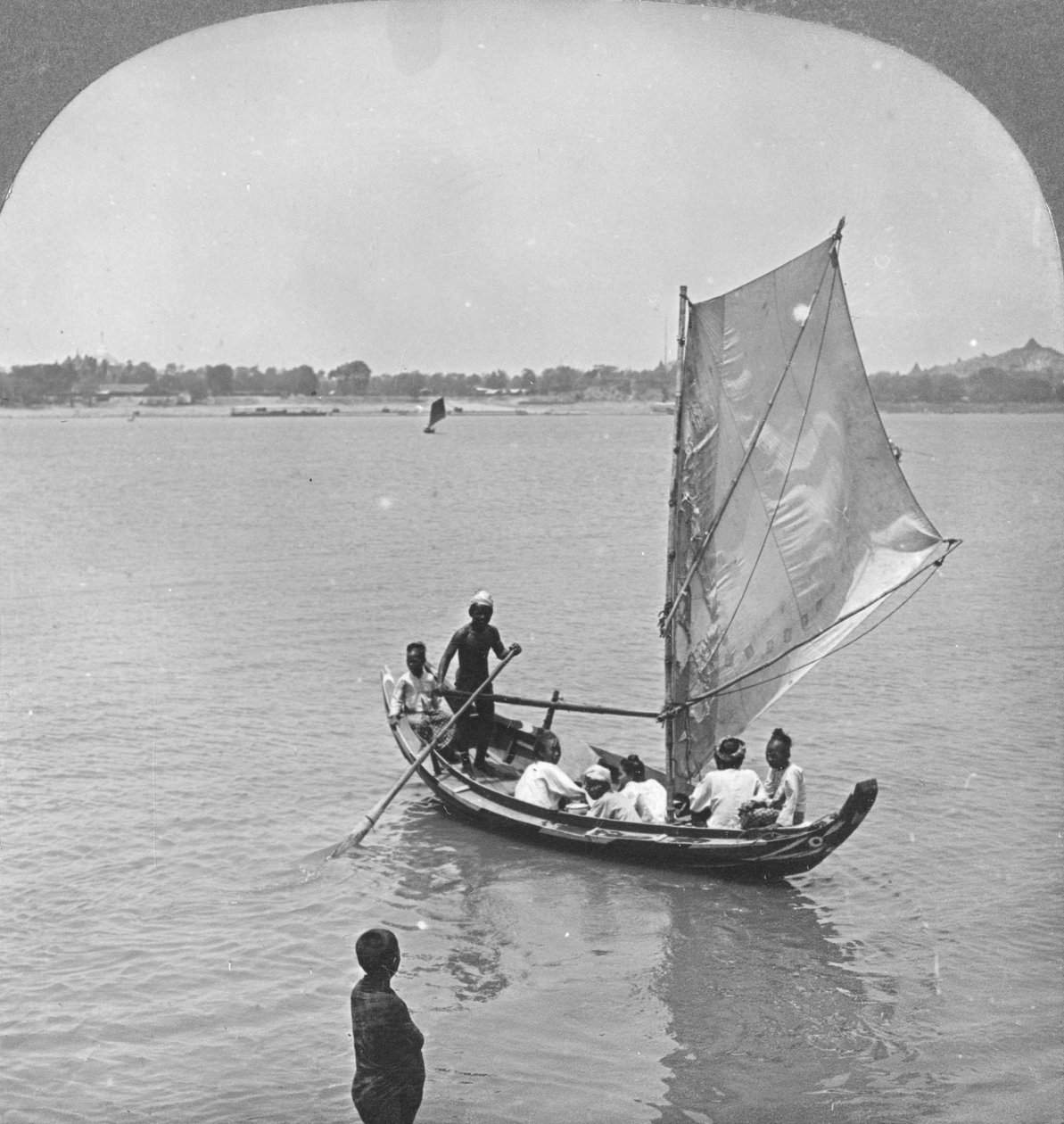 Ein Segelboot auf dem Irawaddy-Fluss, Burma, 1908 von Stereo Travel Co