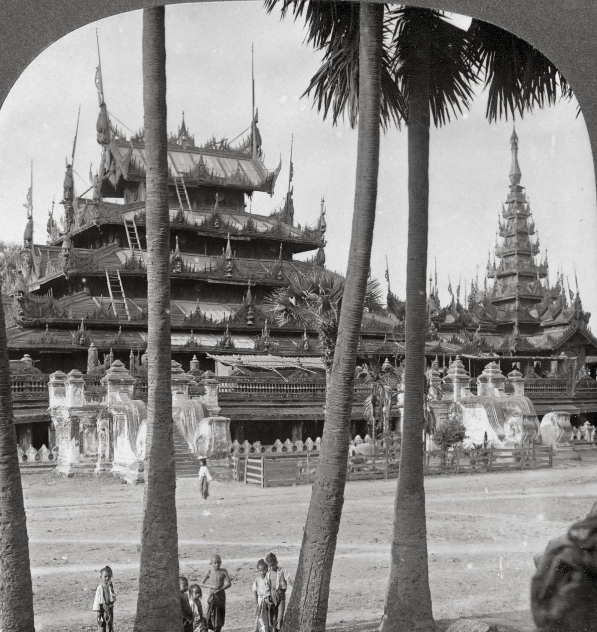 Tempel der heidnischen Könige in der Nähe der Aindow Yak Pagode, Mandalay, Burma, 1908 von Stereo Travel Co