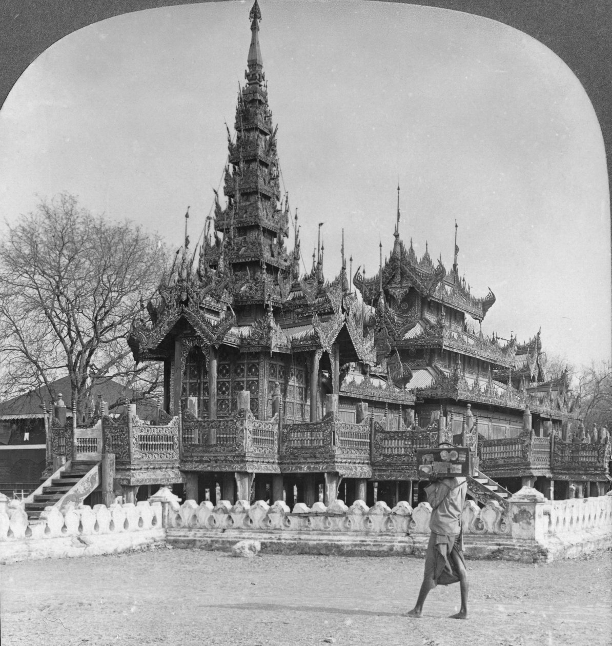 Die Schule von König Thibaw in der Festung, Mandalay, Birma von Stereo Travel Co