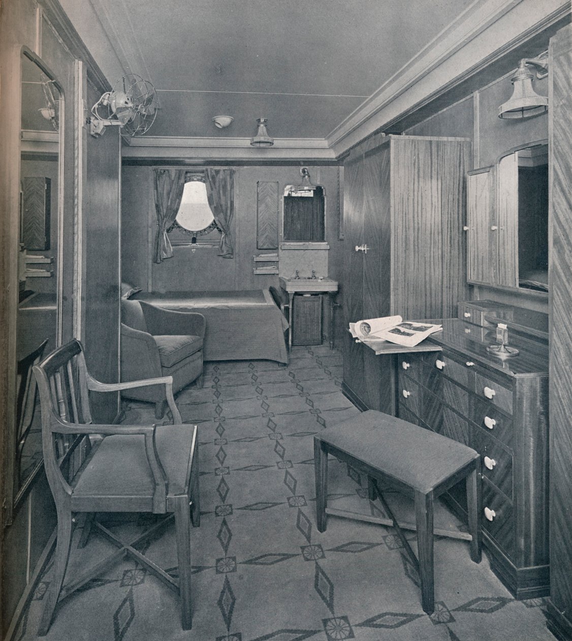 Wohnungen im Ersten-Klasse-Bereich an Bord der S.S. Empress of Britain, 1931 von Stewart Bale Limited