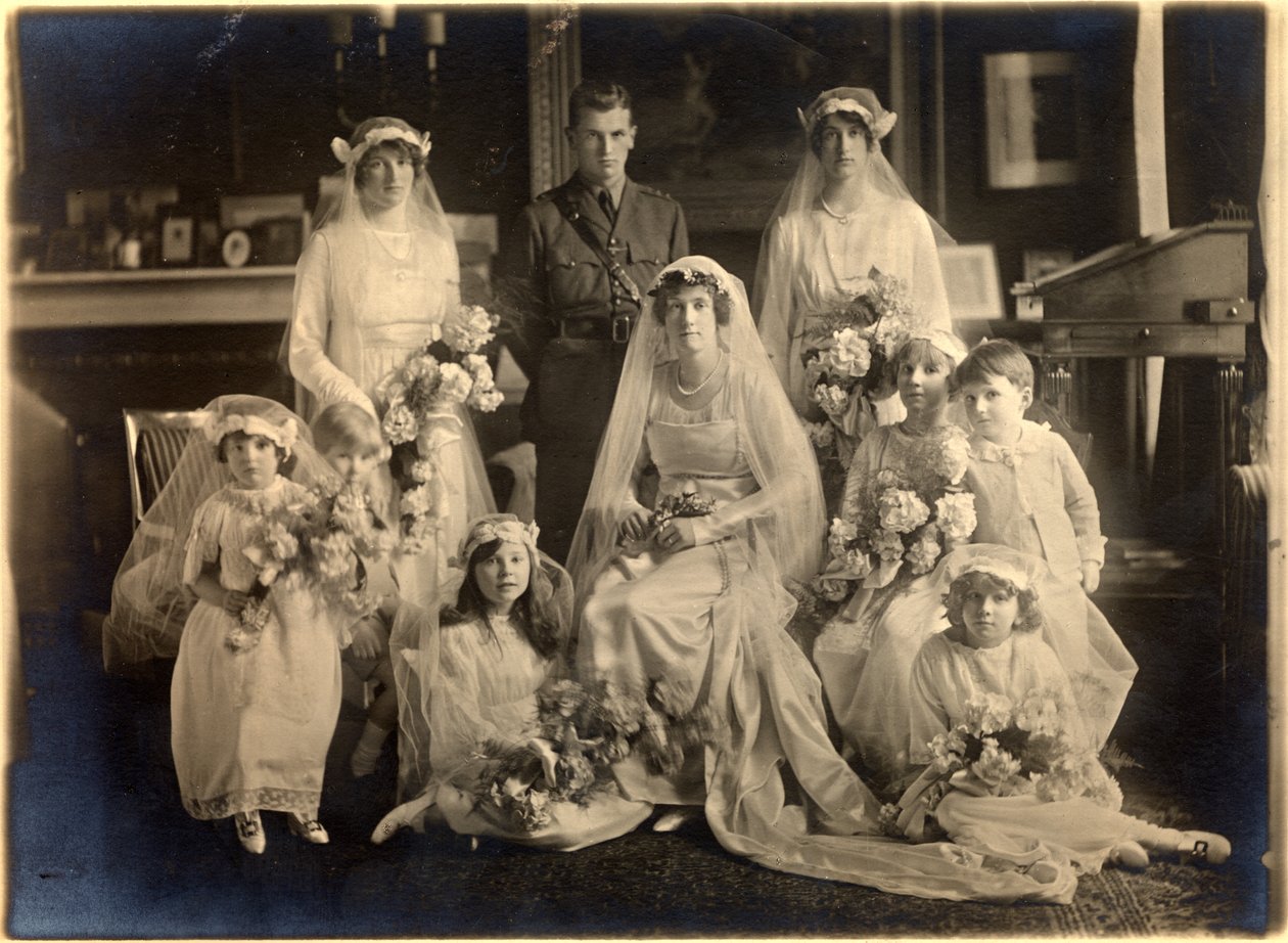 Gruppenhochzeitsfoto von Lady Blanche Cavendish und Colonel Ivan Murray, Guards Chapel, Lansdowne House, 21. April 1919 von Studio Lafayette