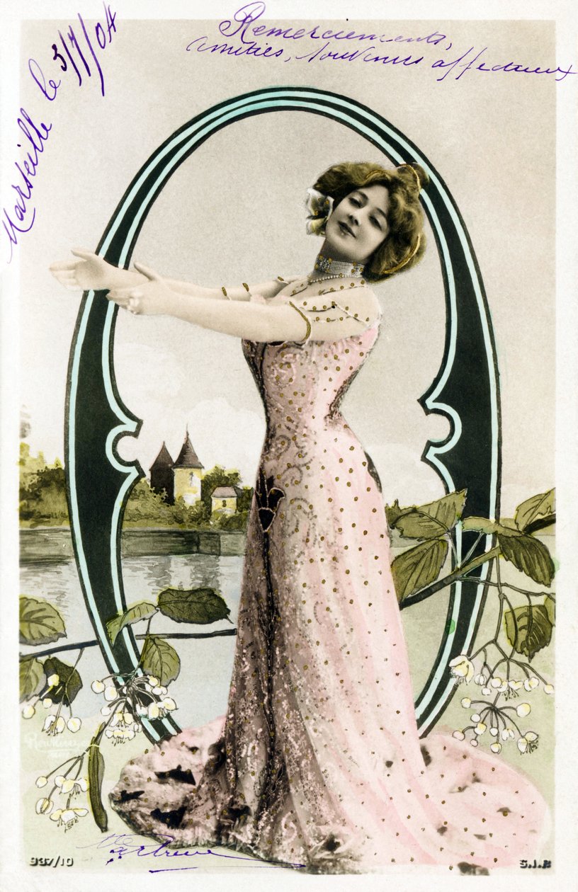 O: Agustina Otero Iglesias, alias Caroline Otero genannt La Belle Otero, Sängerin, Kabaretttänzerin und bedeutende Kurtisane der Belle Epoque - Alphabet auf Postkarte von Studio Reutlinger