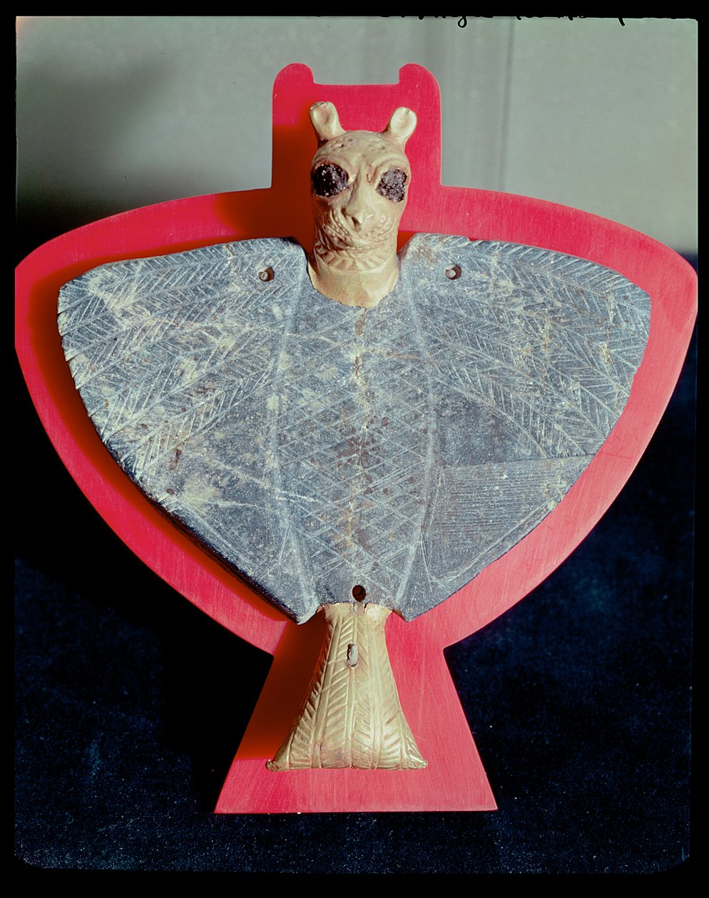 Brustplatte in Form eines löwenköpfigen Adlers, aus Tell Hariri (altes Mari) ca. 2500 v. Chr. von Sumerian