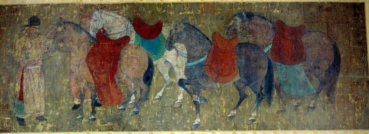 Chinesische Kunst: „Zwei Palefreniers treiben vier Pferde in einem kaiserlichen Stall“. Fragment einer Seidenmalerei, zugeschrieben Han Kan, Hofmaler des Kaisers Hiuan tsong von Tang Dynasty Chinese School