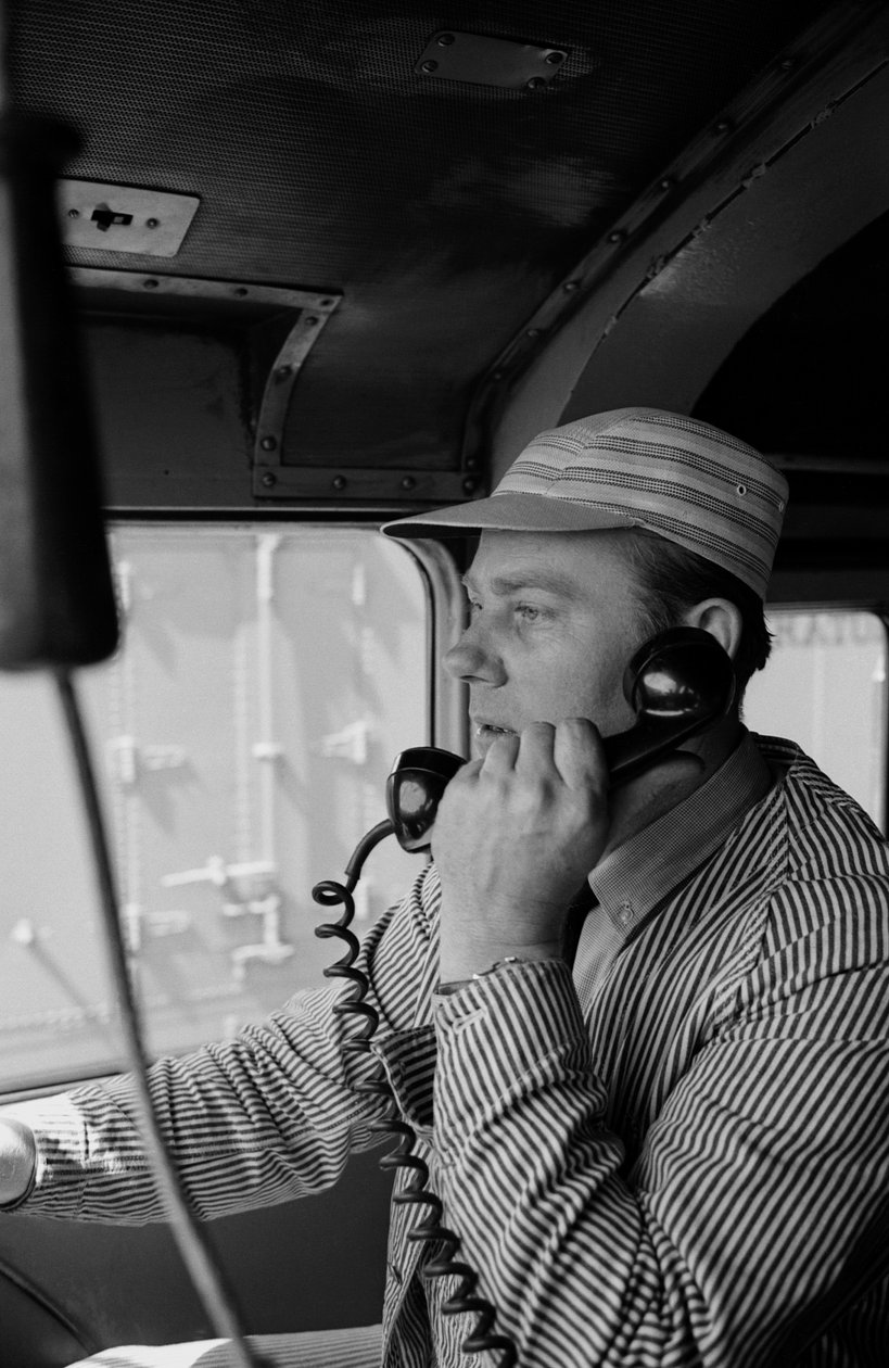 Charles Brockman, Ingenieur der Great Northern Railroad, spricht über Funktelefon aus der Lokomotive von Ted Spiegel