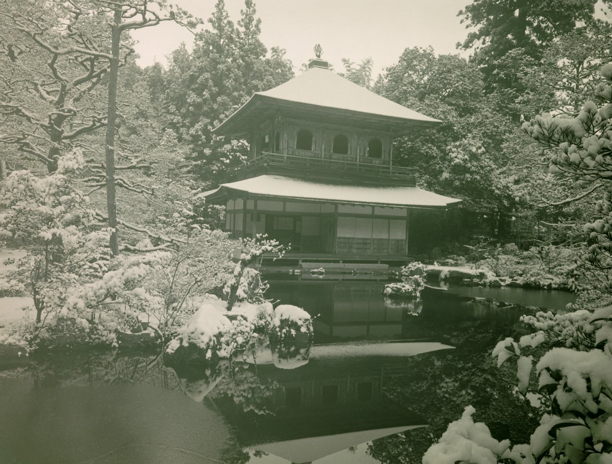 Ansicht des Ginkaku-ji im Schnee in Kyoto, um 1900 - 1915 von Teijiro Takagi