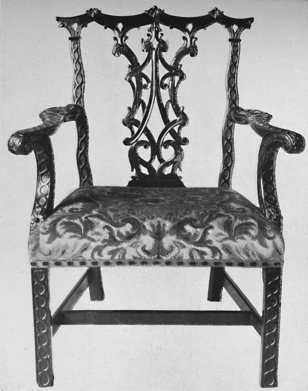 Chinesischer Chippendale Armstuhl mit Sitz in zeitgenössischer Stickerei, Mitte 18. Jahrhundert, 1928 von Thomas Chippendale