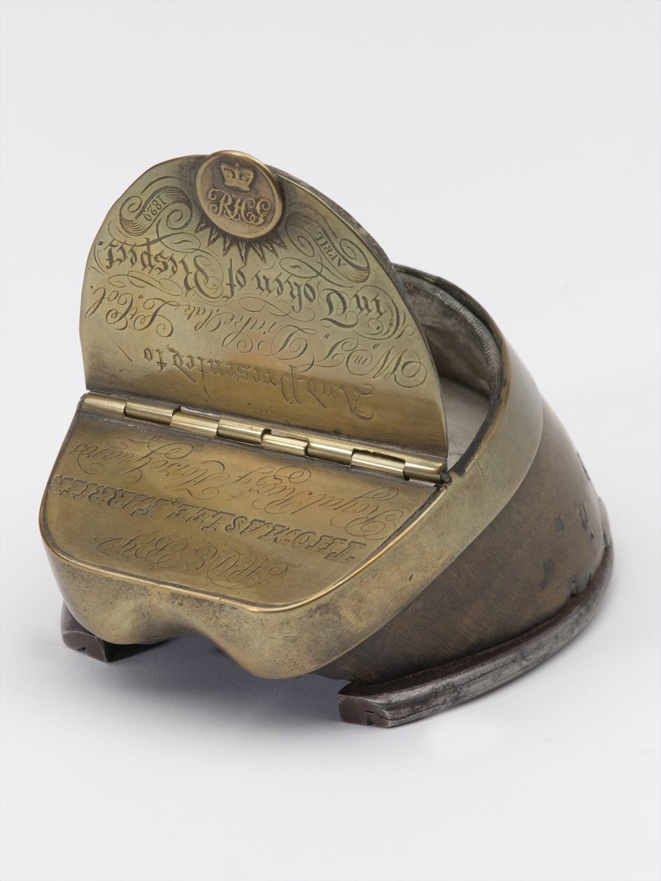 Tintenfass aus einem Pferdehuf, gehörte Captain William Tyrwhitt Drake, Royal Horse Guards, ca. 1829 von Thomas Lee