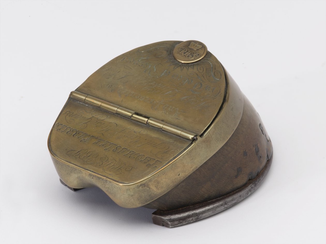 Tintenfass aus dem Huf eines Pferdes, gehörend zu Captain William Tyrwhitt Drake, Royal Horse Guards, ca. 1829 von Thomas Lee