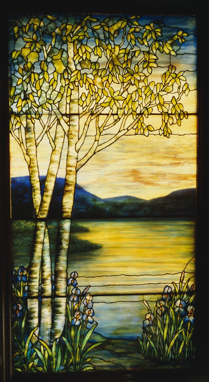 Landschaftsfenster mit Blick über Wasser mit Birken und Schwertlilien im Vordergrund von Tiffany and Company