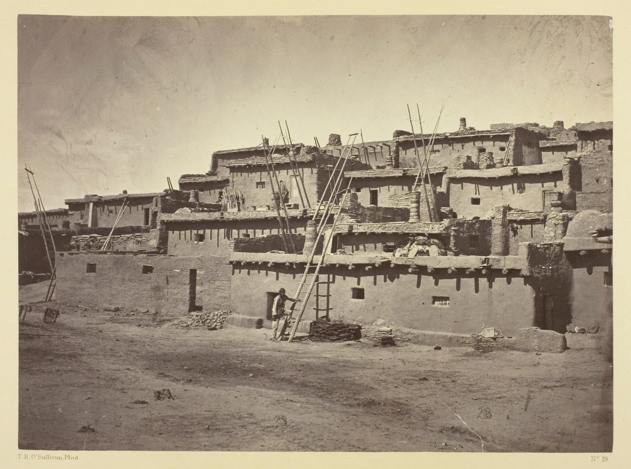 Abschnitt der Südseite von Zuni Pueblo, N.M. von Timothy O